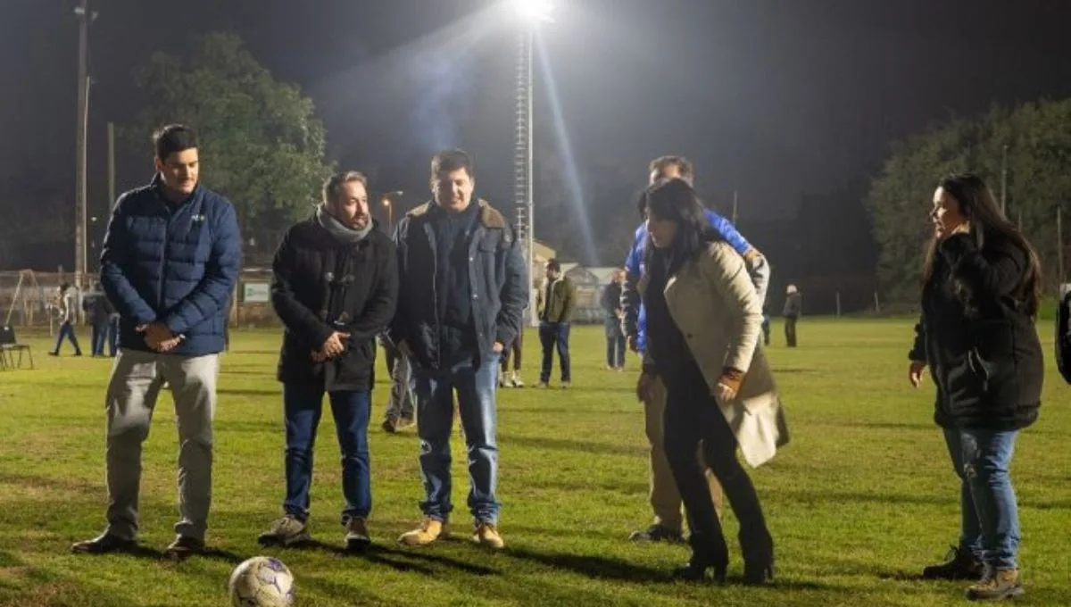 Gobernadora Regional inauguró luminarias de cancha Seminario de Talca 1 Portada Noticias 7 jpg